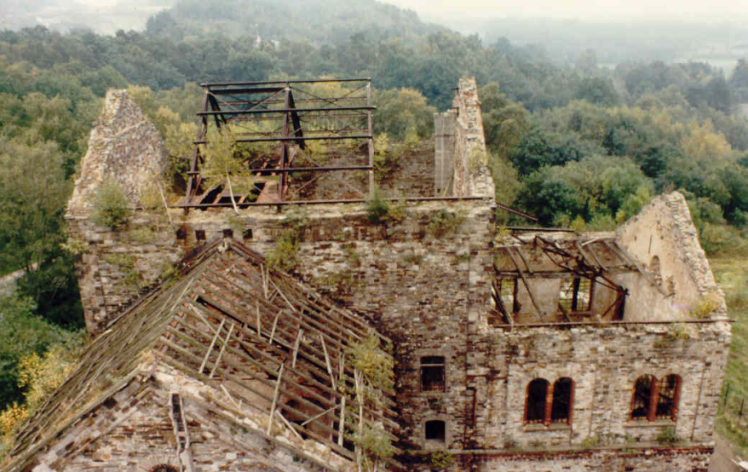 Die Ruine des Haseschachtgebäudes vor der Sanierung
