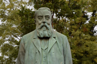 Großaufnahme der Augenpartie von Hugo Schultz