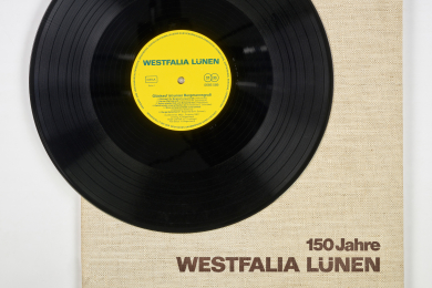 Schallplatte auf Hülle mit Aufschrift 150 Jahre Westfalia Lünen