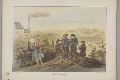 Eine Gruppe von vier Bergleuten, darunter zwei Kinder, befindet sich auf dem Weg zu einer Zeche mit rauchendem Schornstein im Hintergrund.