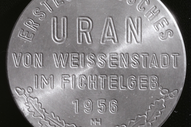Vorderseite einer Medaille aus Uran 