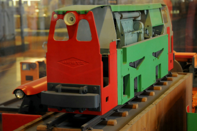 Vorderansicht Modell einer Grubenlokomotive im Deutschen Bergbau-Museum Bochum
