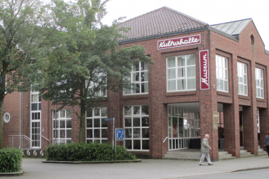 Zu sehen ist ein modernes Mehrzweckgebäude, in dem das Museum Neunkirchen-Vluyn untergebracht ist.