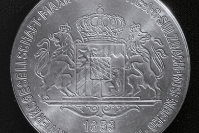 Rückseite einer Medaille aus Uran 