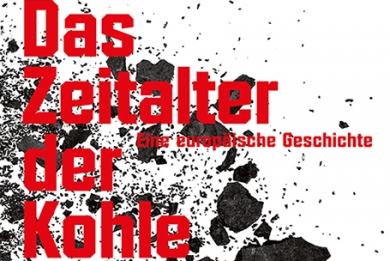 Das Ausstellungsplakat zeigt den Titel der Ausstellung vor einem schwarz-weissen Hintergrund mit Kohlebrocken.