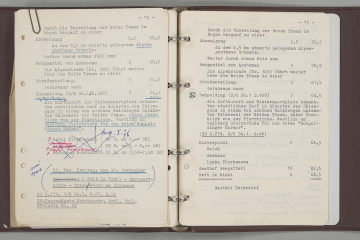 Zwei DIN-A5-Seiten mit maschinenschriftlichem Text und handschriftlichen Korrekturen in einer Mappe
