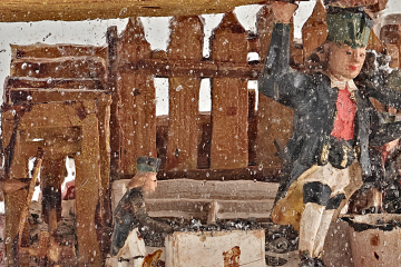 eine aus Holz geschnitzte Maschinerie zur Aufbereitung des Erzes 