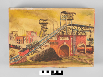 Foto des Kartons der Technofix Förderbahn mit einem Zechenmotiv