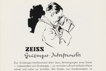 Ein Mann schaut durch das Okular des Interferometers