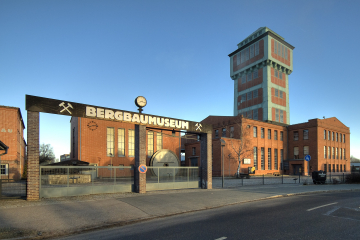 Das Bild zeigt eine Gesamtansicht des Bergbaumuseums Oelsnitz.