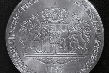 Rückseite einer Medaille aus Uran 